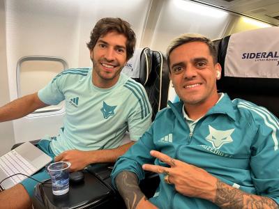 Lucas Silva e Fagner durante a viagem do Cruzeiro para Salvador, palco do confronto com o Vitória
