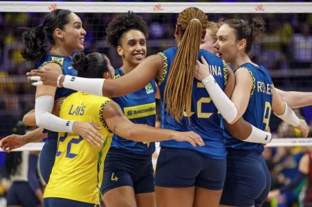 Seleção feminina de Vôlei durante a VNL