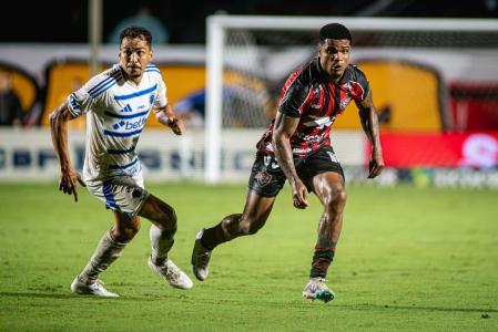 Jamerson sofreu grave lesão em Vitória x Cruzeiro após entrada de Eduardo