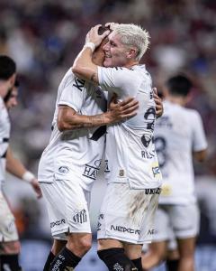 Rollheiser brilhou na vitória do Santos contra o Fortaleza