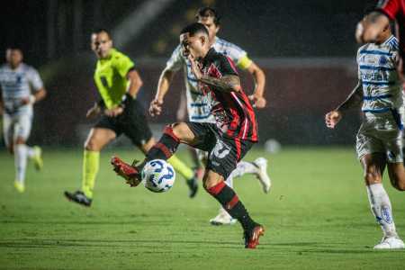 Matheuzinho, do Vitória, em partida contra o Cruzeiro