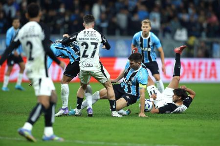 Breno Bidon se destacou no empate do Corinthians com o Grêmio