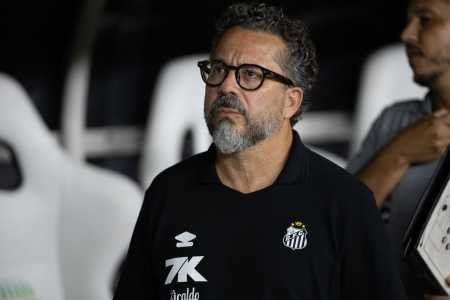 Cléber Xavier, técnico do Santos