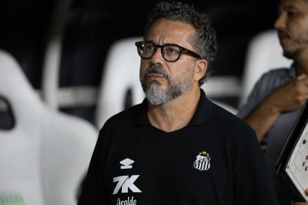 Cléber Xavier, técnico do Santos