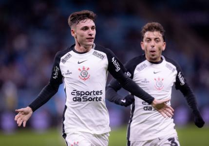 Breno Bidon comemora após ir às redes contra o Grêmio
