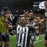 Júnior Santos exalta união do elenco do Atlético e projeta preparação durante 'pausa'