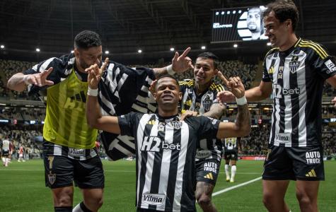 Júnior Santos comemora gol na vitória do Atlético sobre o Internacional