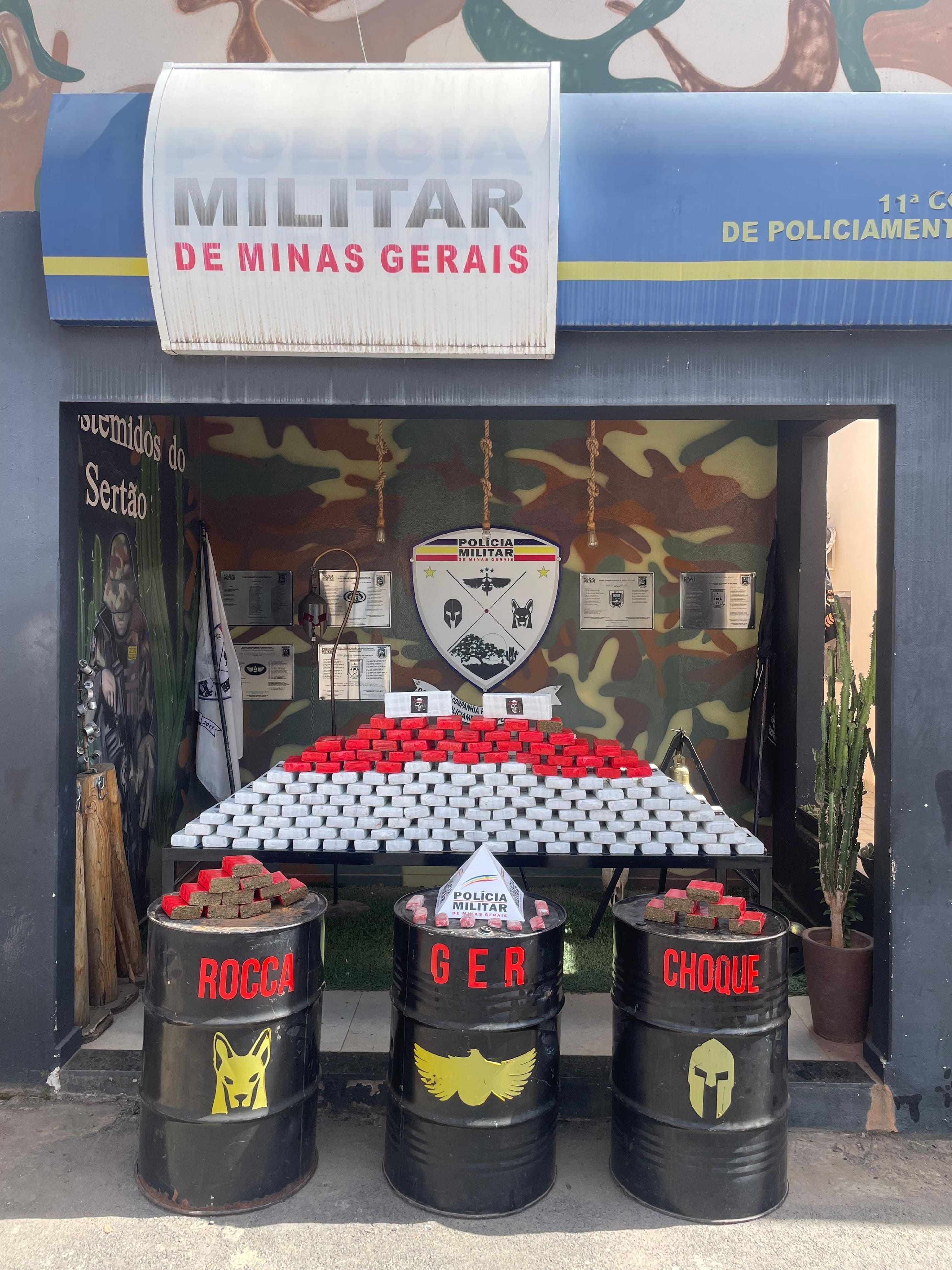 Polícia Militar apreende 172 barras de maconha em Montes Claros