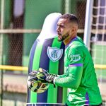 Recuperado de lesão, goleiro do América volta a ser relacionado após sete meses