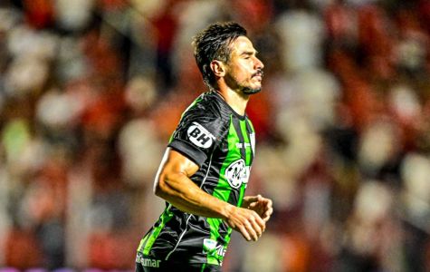 Willian Bigode marcou dois gols na vitória do América sobre o Vila Nova