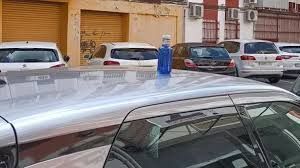 Já viu uma garrafa no teto de um carro? Entenda o que esse gesto quer dizer e como pode ser bastante útil