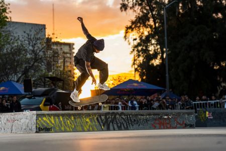 Felipe Gustavo em campeonato de skate