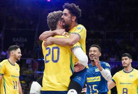 Seleção Brasileira Masculina de Vôlei comemora vitória sobre a Eslovênia na VNL 2025