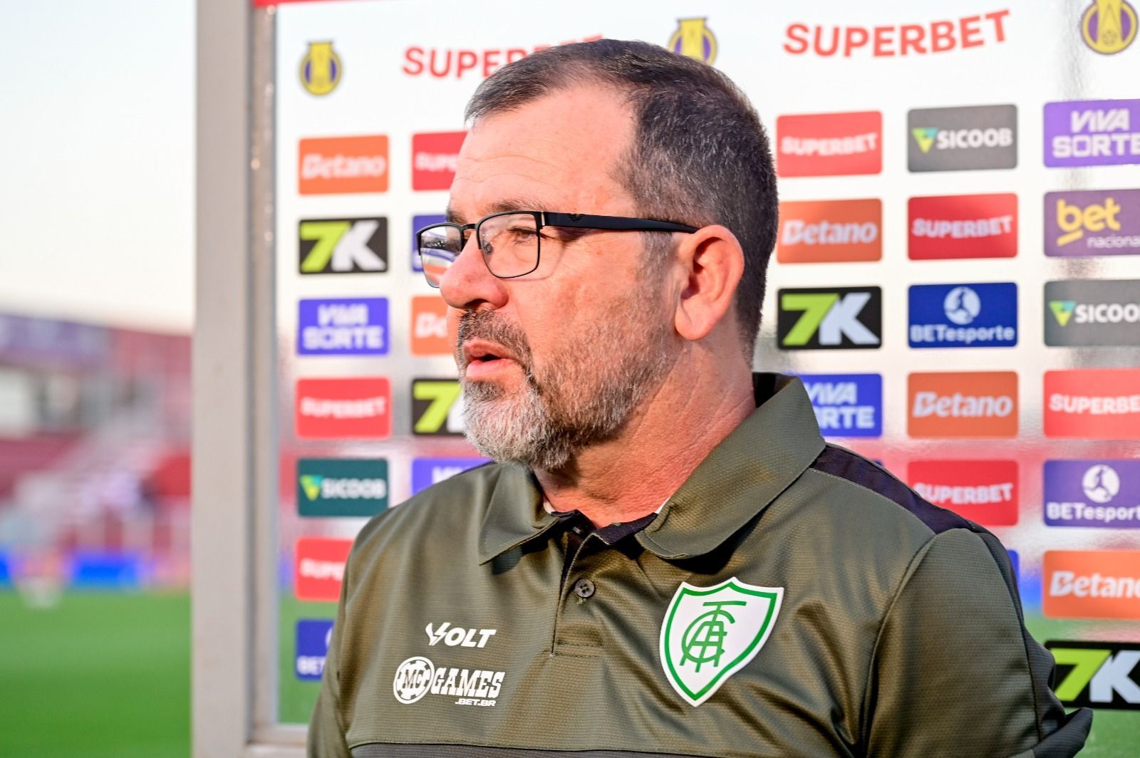 Enderson elogia trabalho de antecessor no América e pede 'resistência' por acesso