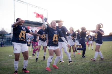 Jogadoras do Itabirito comemoram acesso à Série A2 do Campeonato Brasileiro