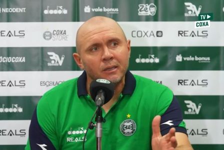 Mozart Santos concedeu entrevista após o empate em 0 a 0 do Coritiba com o Atlético-GO