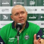 Técnico do Coritiba questiona arbitragem do jogo com o Atlético-GO