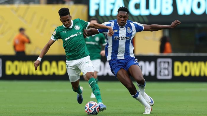 Estêvão e Samu, durante Palmeiras 0 x 0 Porto