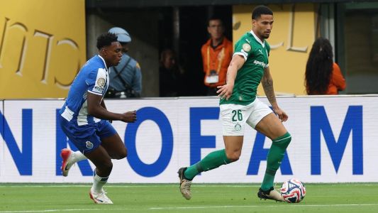 Murilo e Samu, durante Palmeiras x Porto, neste domingo (15)