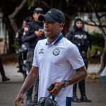 Ex-atacante do Grêmio, Bolaños é preso por porte de arma no Equador