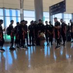 Lyanco se encontra com time de base do Atlético em viagem de férias, e filho se encanta
