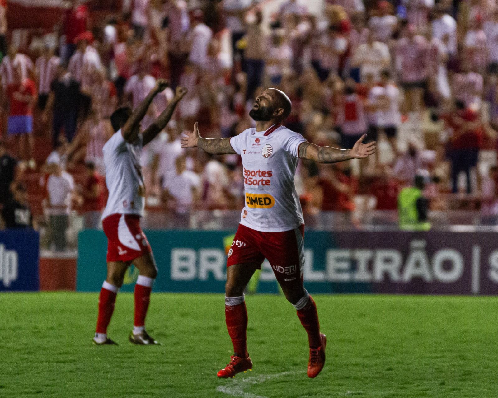 Com Alisson de olho, Náutico bate Maringá-PR e ganha posições na Série C