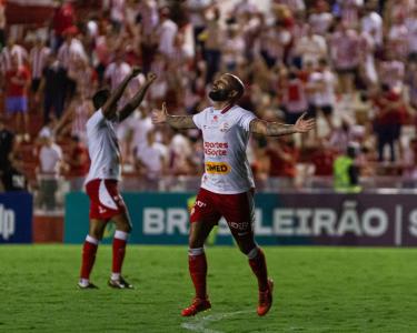 Náutico venceu o Maringá-PR por 2 a 1, nesta segunda-feira (16)