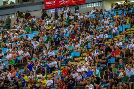 Torcida do Ipatinga F.C no estádio Ipatingão