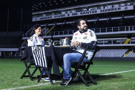Lariane e Rafael ganharam jantar especial no gramado da Vila Belmiro