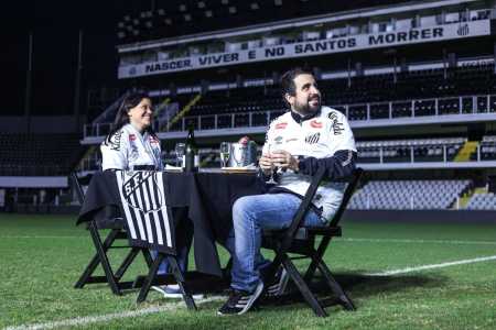 Lariane e Rafael ganharam jantar especial no gramado da Vila Belmiro