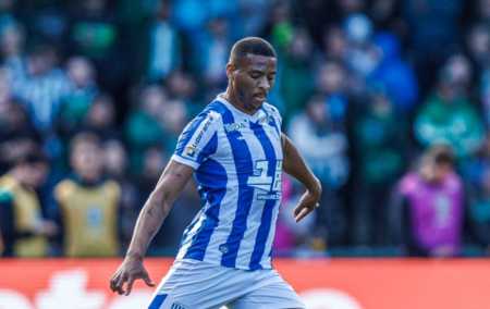 Pedrão, revelado pelo Cruzeiro, durante jogo do Avaí • Fabiano Rateke/Avaí