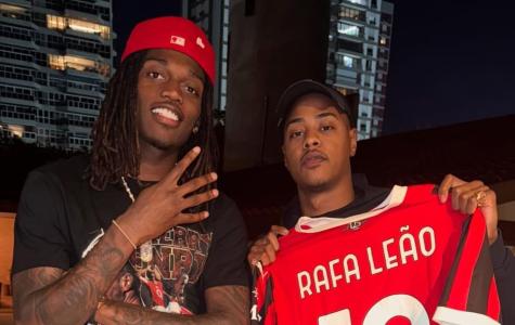 Rafael Leão, do Milan, ao lado do rapper brasileiro TZ da Coronel