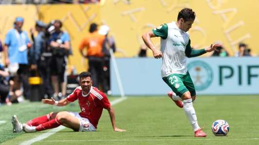Raphael Veiga foi titular pelo Palmeiras contra o Al Ahly