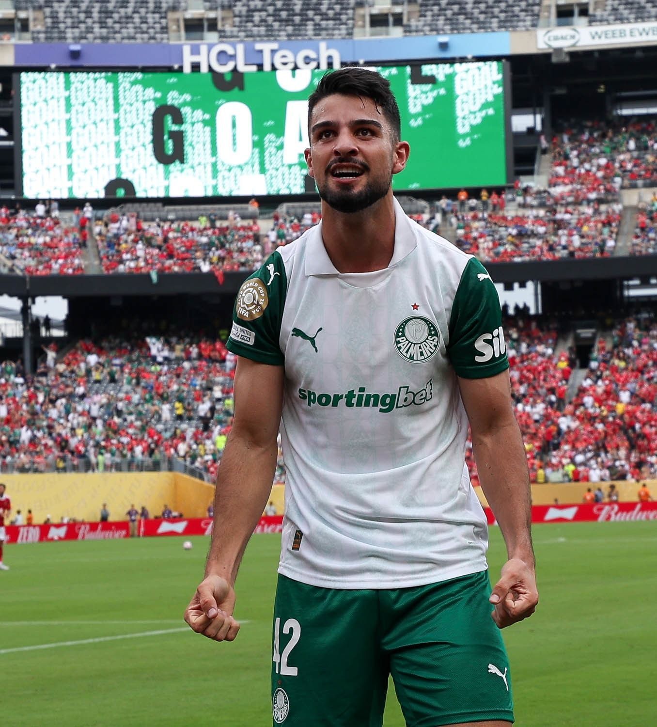 Destaque do Palmeiras contra Al Ahly, Flaco opina sobre forte concorrência no elenco