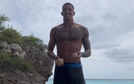 Gabriel Delfim, goleiro do Atlético, fazendo malabares no Caribe