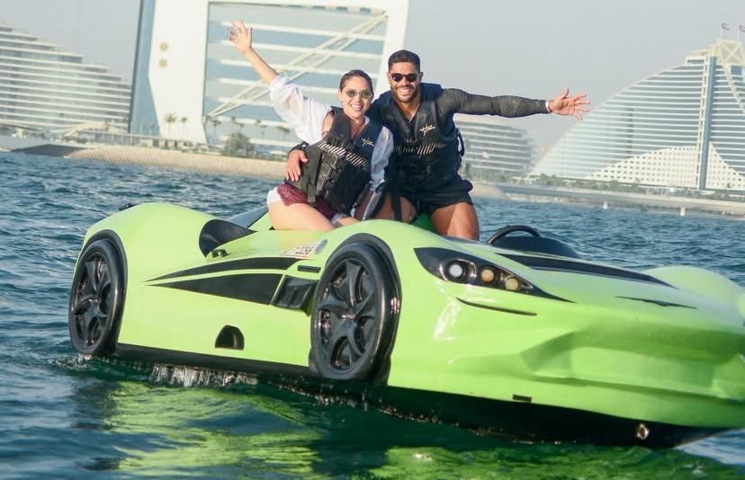 Hulk, do Atlético, se diverte com jet car durante férias em Dubai; assista