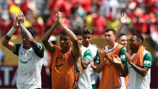 Elenco do Palmeiras aplaudiu a torcida após a vitória sobre o Al Ahly, em Nova Jersey