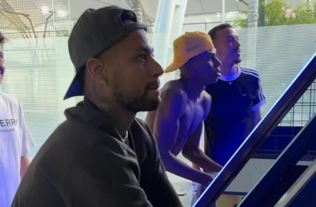 Neymar e Lamine Yamal em "duelo de cestas" no Brasil
