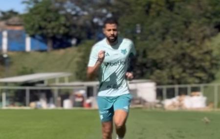 João Marcelo, do Cruzeiro, durante recuperação de lesão na Toca da Raposa II