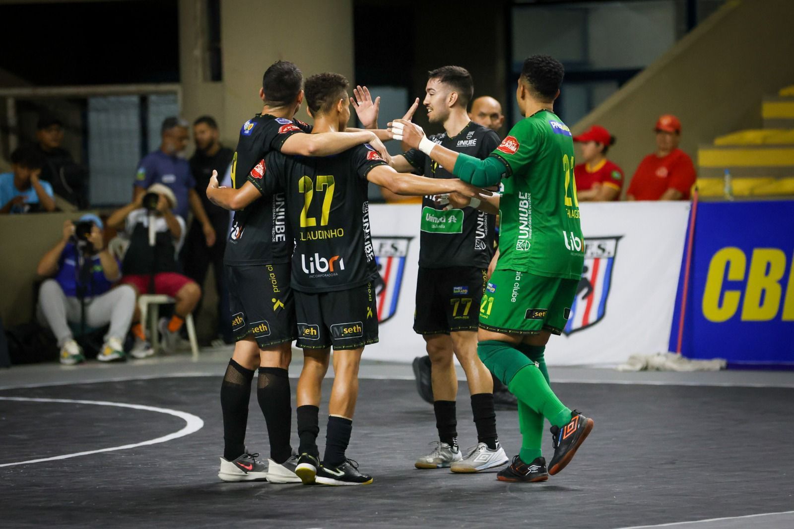 Praia Clube bate Pato-PR e enfrentará Traipu-AL na semi da Taça Brasil de Futsal