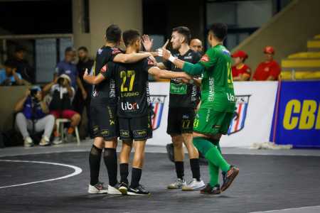 Praia Clube está na semifinal da Taça Brasil de Futsal