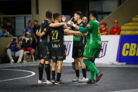 Praia Clube está na semifinal da Taça Brasil de Futsal