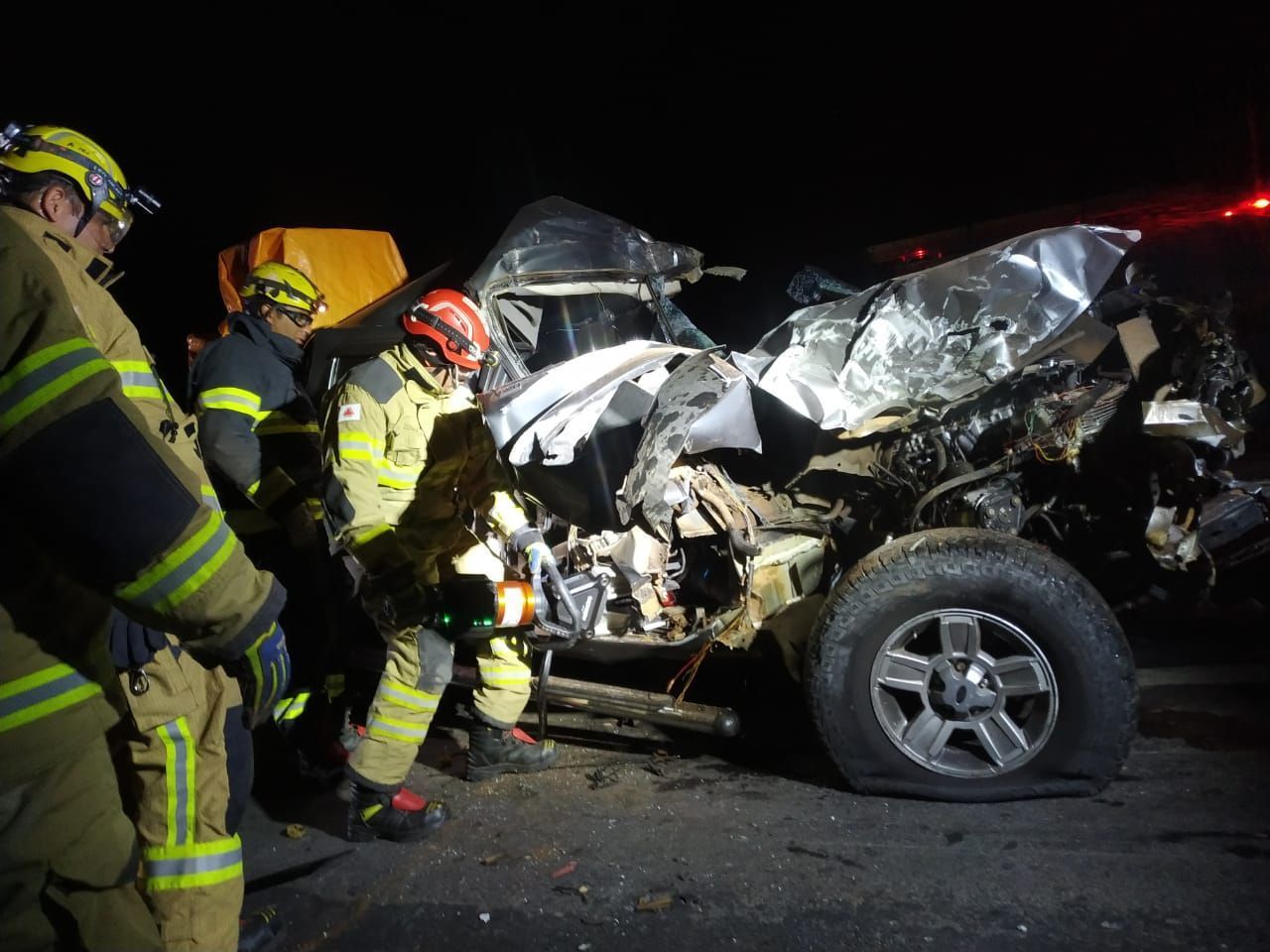 Duas pessoas morrem em grave acidente na BR-135 no norte de Minas