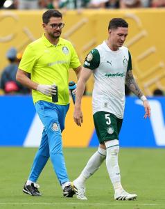 Aníbal Moreno deixou o jogo contra o Al Ahly com dores na coxa