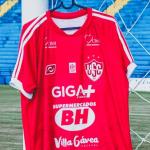 Jogadores de clube mineiro são flagrados em bar e recebem punição; entenda