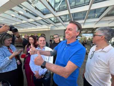 Bolsonaro fez exames no Hospital DF Star, em Brasília, nesta manhã de sábado (21)