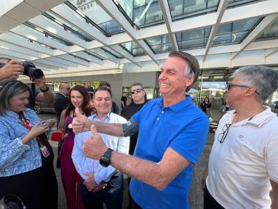 Bolsonaro fez exames no Hospital DF Star, em Brasília, nesta manhã de sábado (21)
