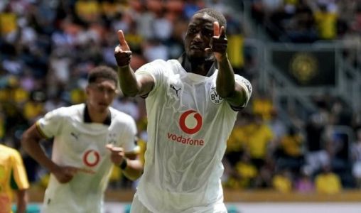 Borussia Dortmund venceu o Mamelodi Sundows por 4 a 3, neste sábado (21)