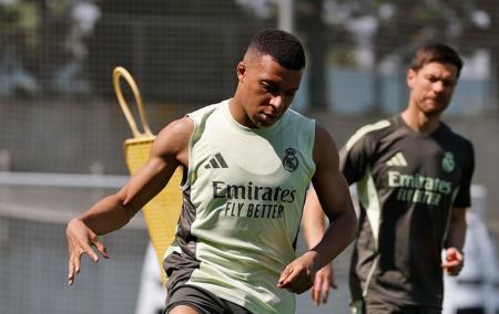 Mbappé durante treinamento pelo Real Madrid