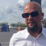 Ídolo do Fluminense, Felipe Melo é tietado por torcedores antes de jogo pelo Mundial